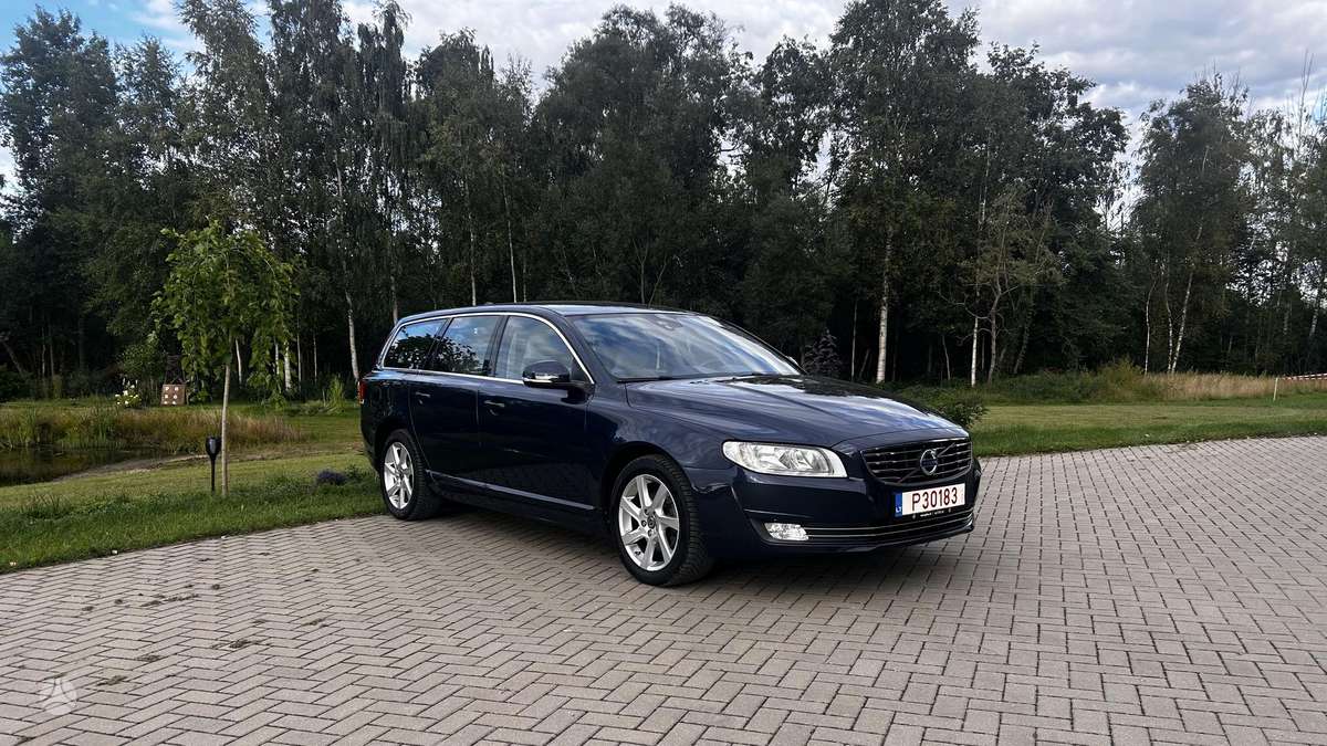 Volvo V70 2014 — rear view
