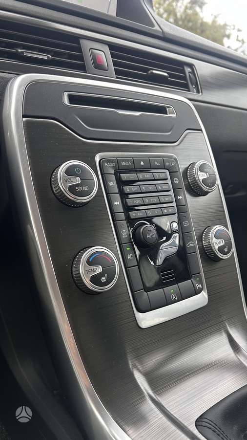 Volvo V70 2014 — photo 28