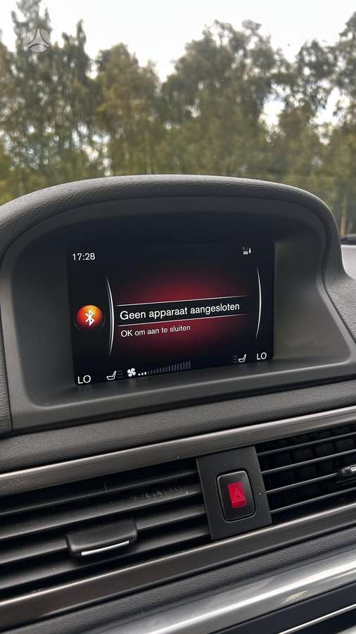 Volvo V70 2014 — photo 31