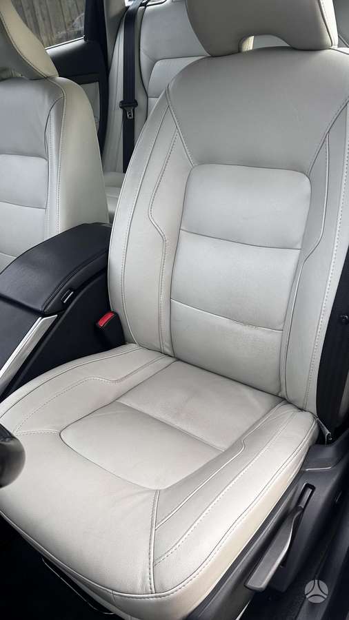 Volvo V70 2014 — photo 32