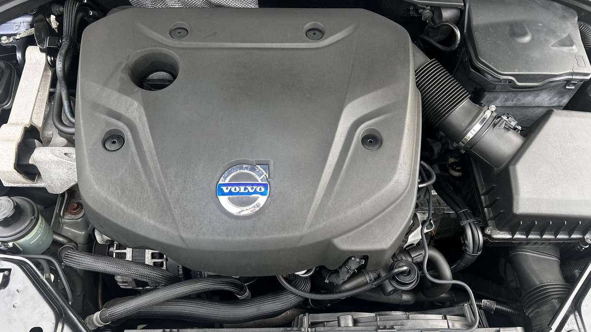Volvo V70 2014 — photo 38