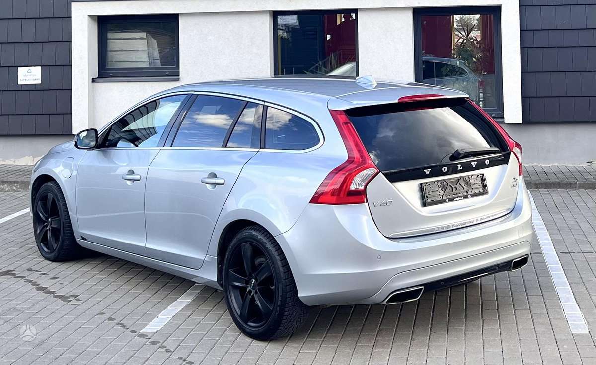 Volvo V60 2013 — engine 2400 cm³, 280 HP (206kW)