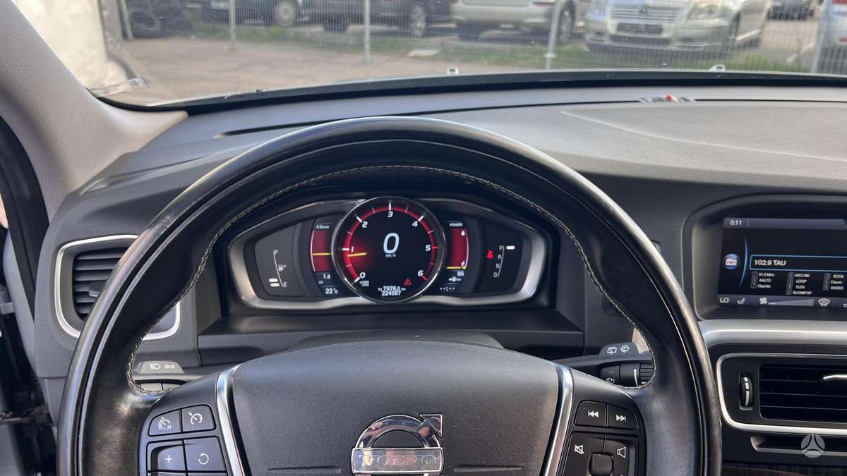 Volvo V60 2013 — photo 9