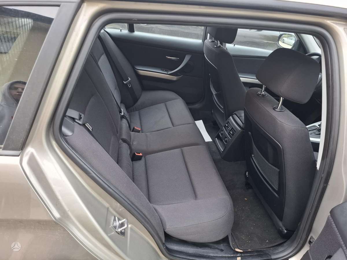 BMW 320 2011 — photo 8