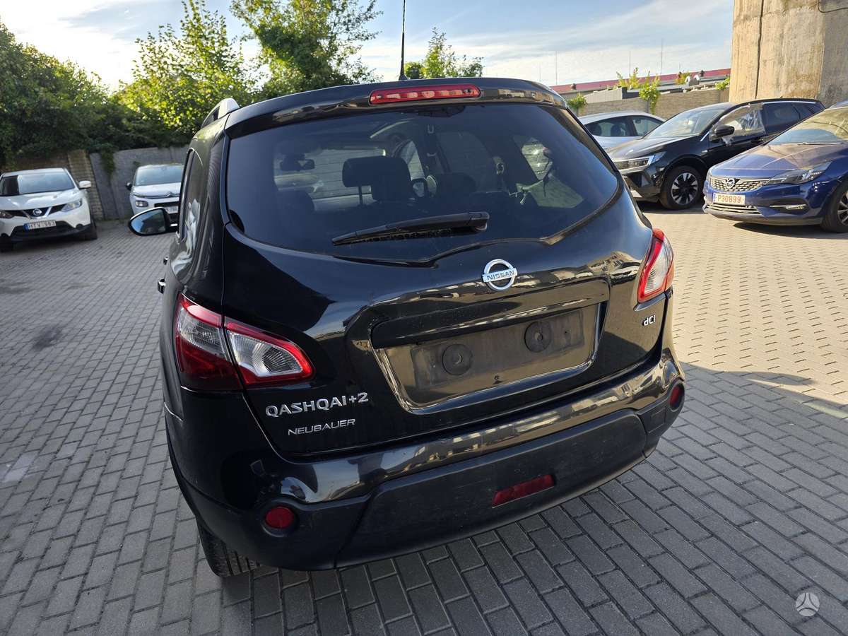 Nissan Qashqai+2 2011 — interior