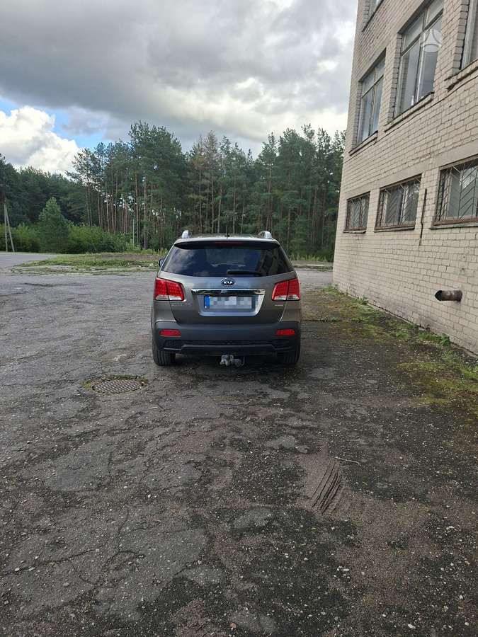 Kia Sorento 2011 — салон