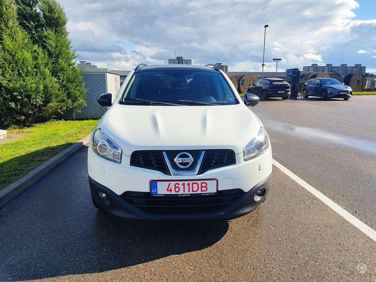 Nissan Qashqai+2 2013 — rear view