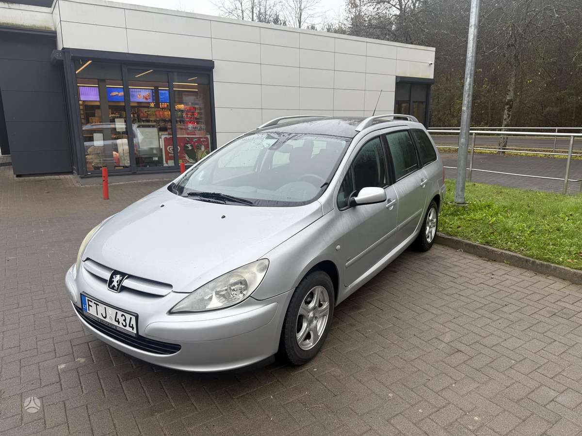 Peugeot 307 2004 — rear view