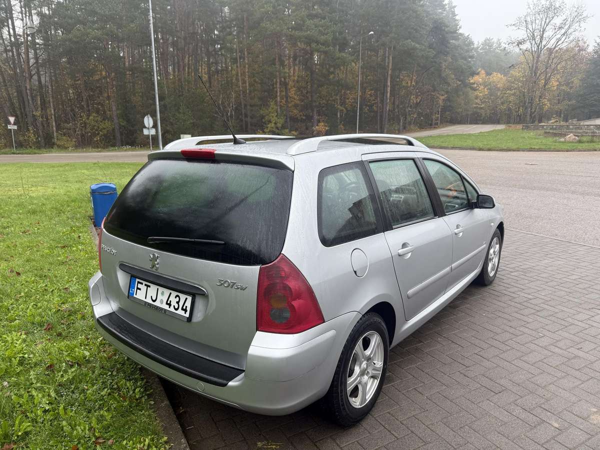 Peugeot 307 2004 — interior