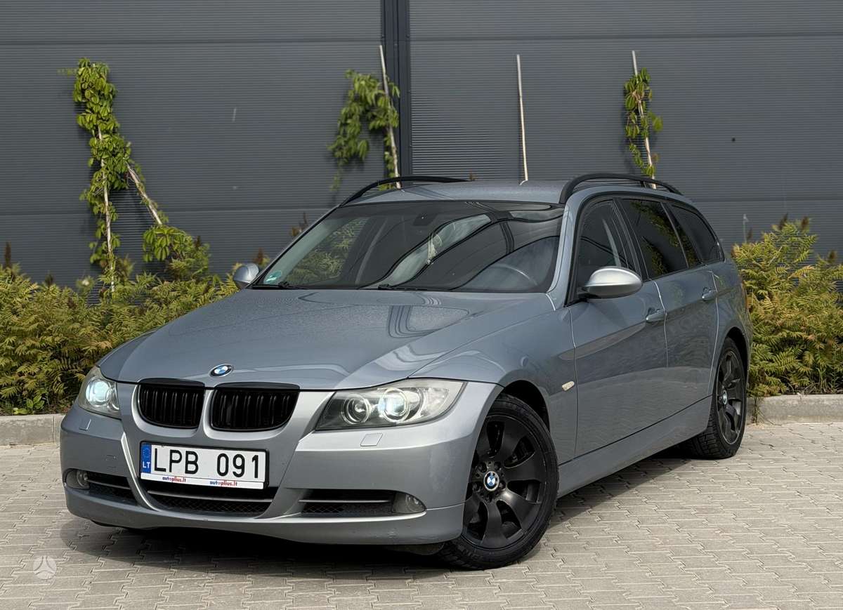 BMW 330 2007 — rear view