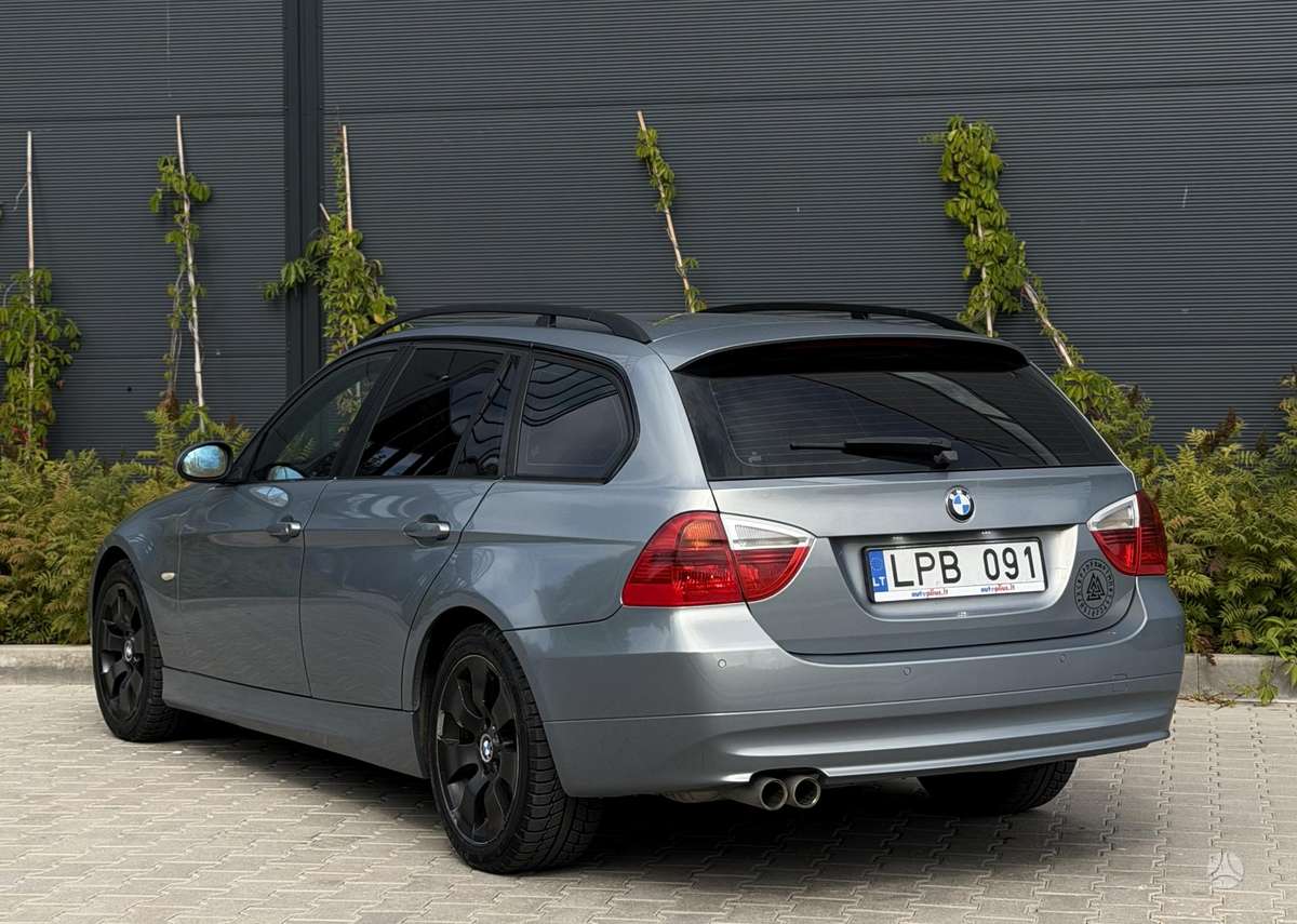 BMW 330 2007 — interior