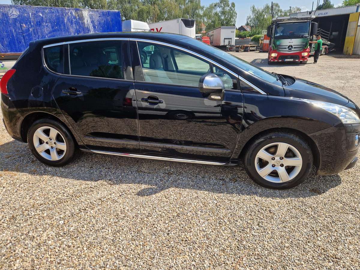Peugeot 3008 2010 — engine 1600 cm³, 111 HP (82kW)