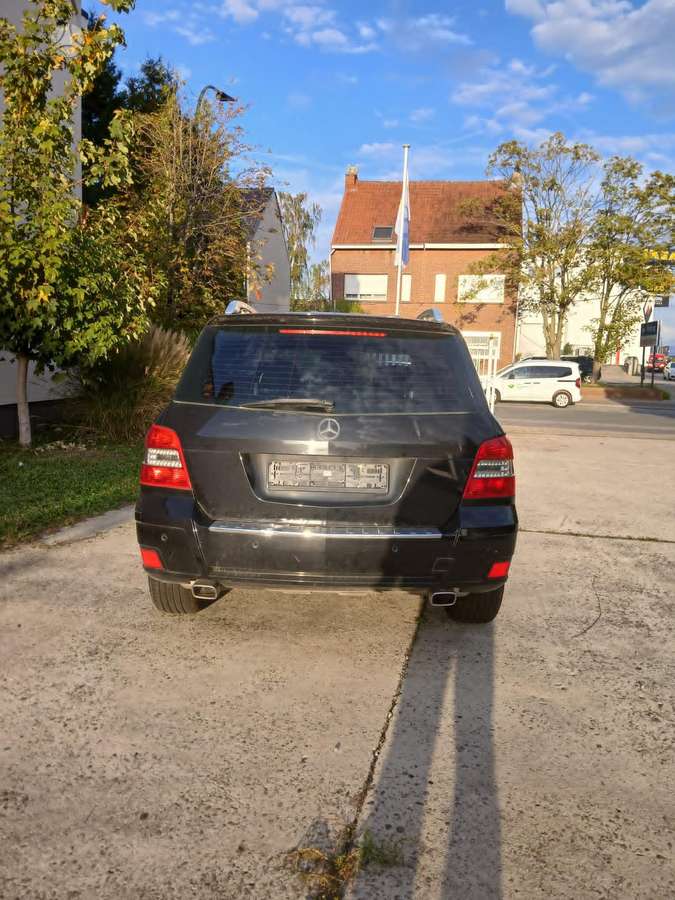 Mercedes-Benz GLK200 2011 — engine 2100 cm³, 143 HP (105kW)
