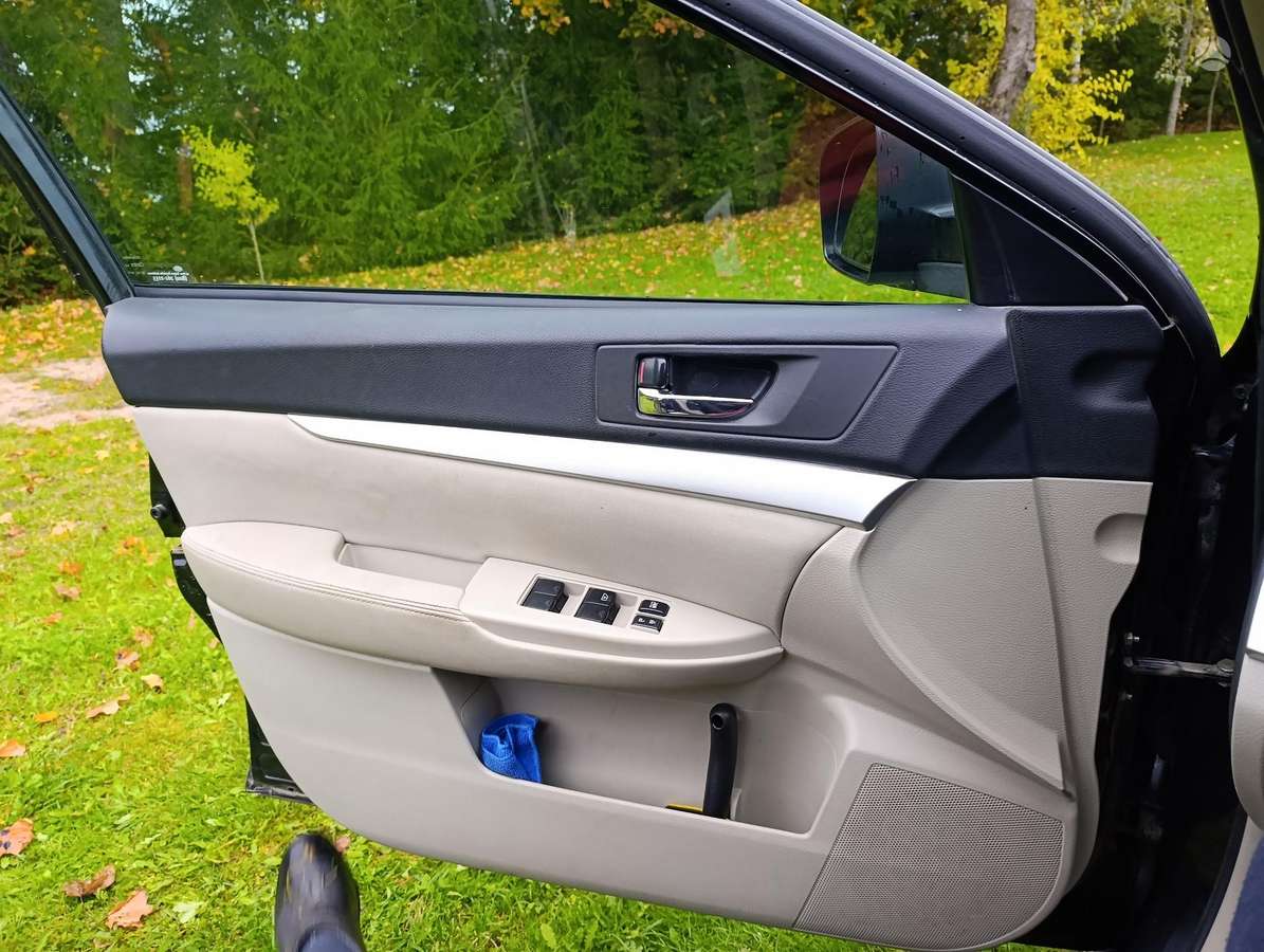 Subaru Outback 2011 — photo 12
