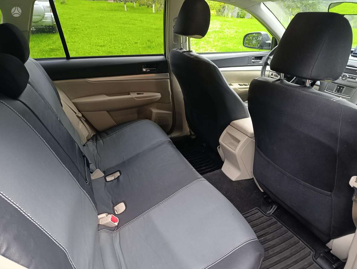 Subaru Outback 2011 — interior