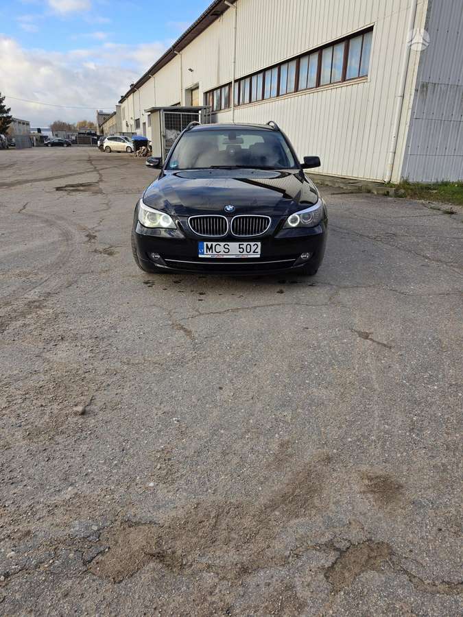 BMW 525 2007 — rear view