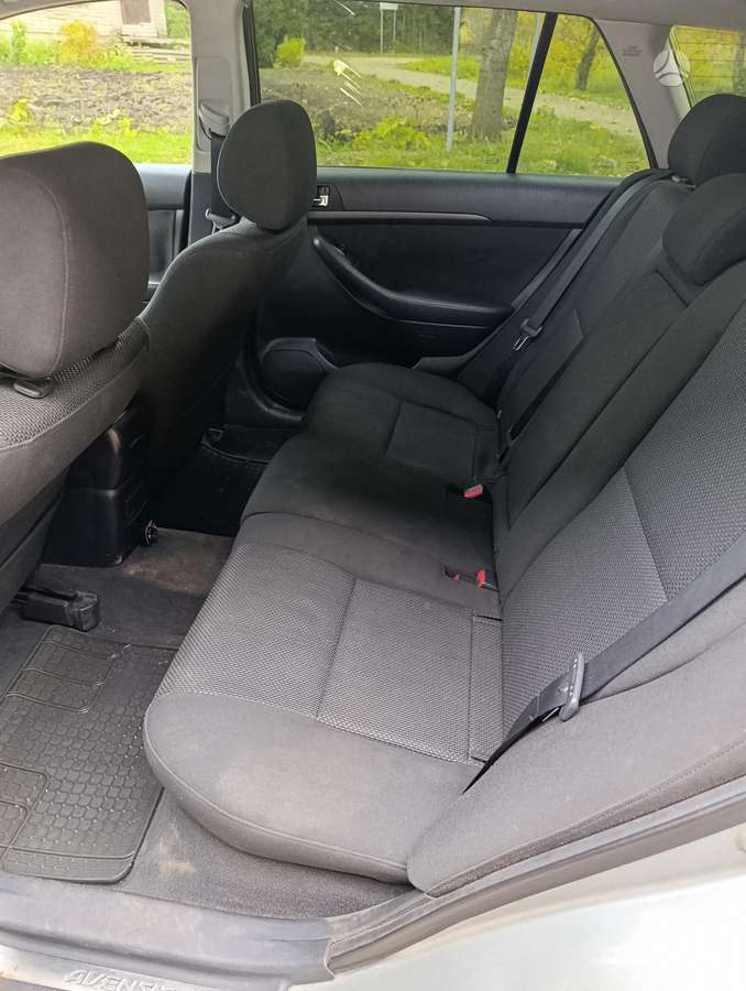 Toyota Avensis, 2005