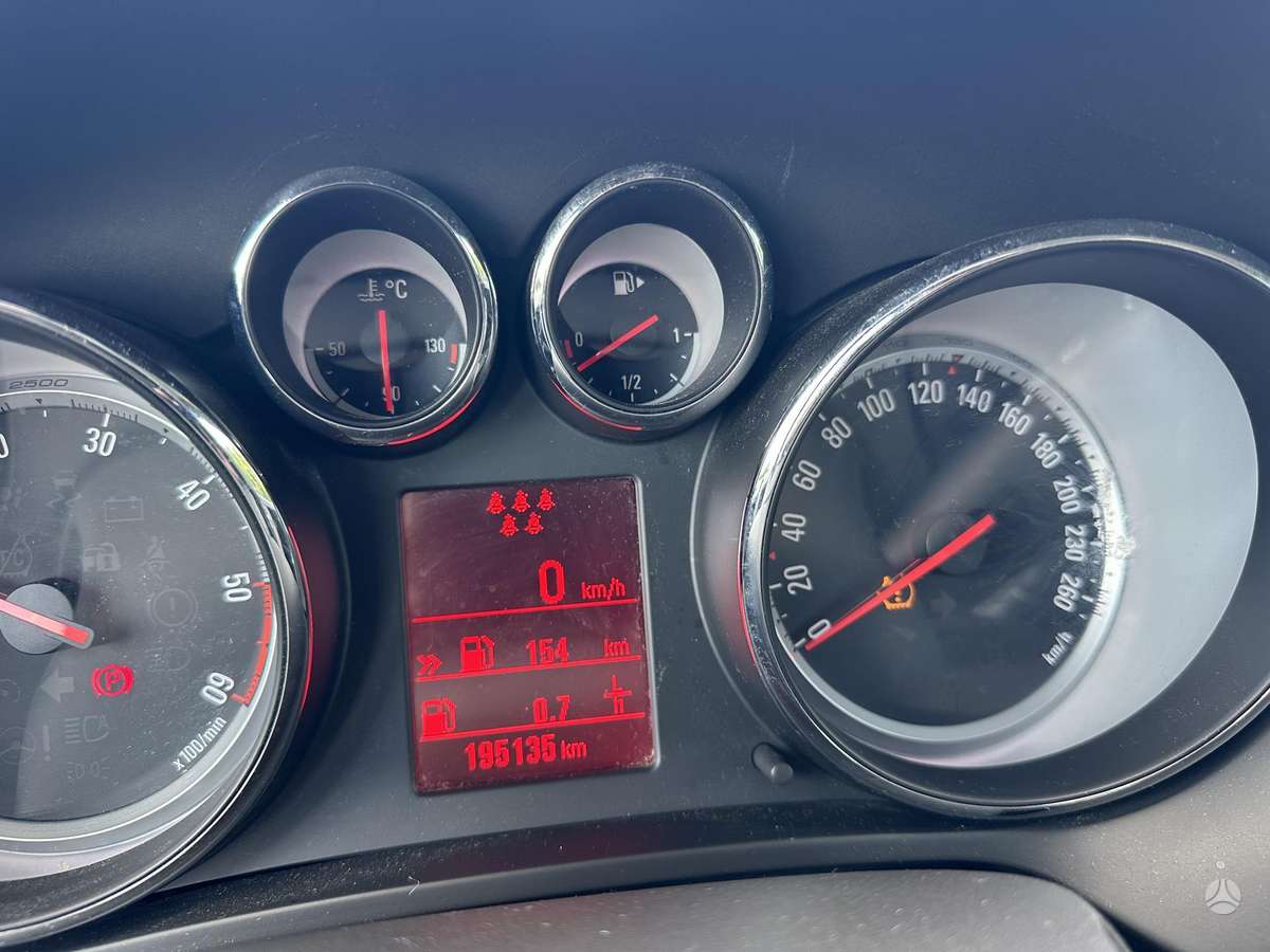 Opel Zafira 2015 — photo 10