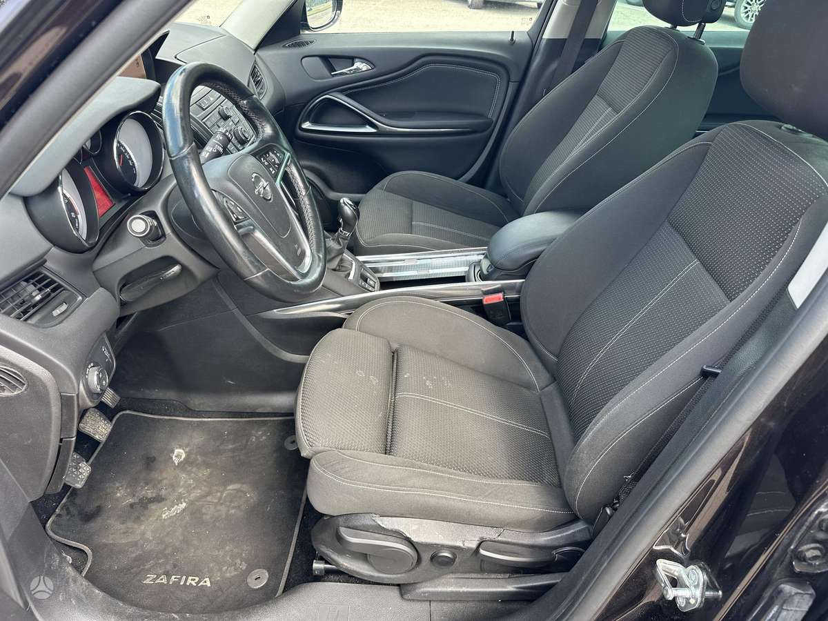 Opel Zafira 2015 — photo 13