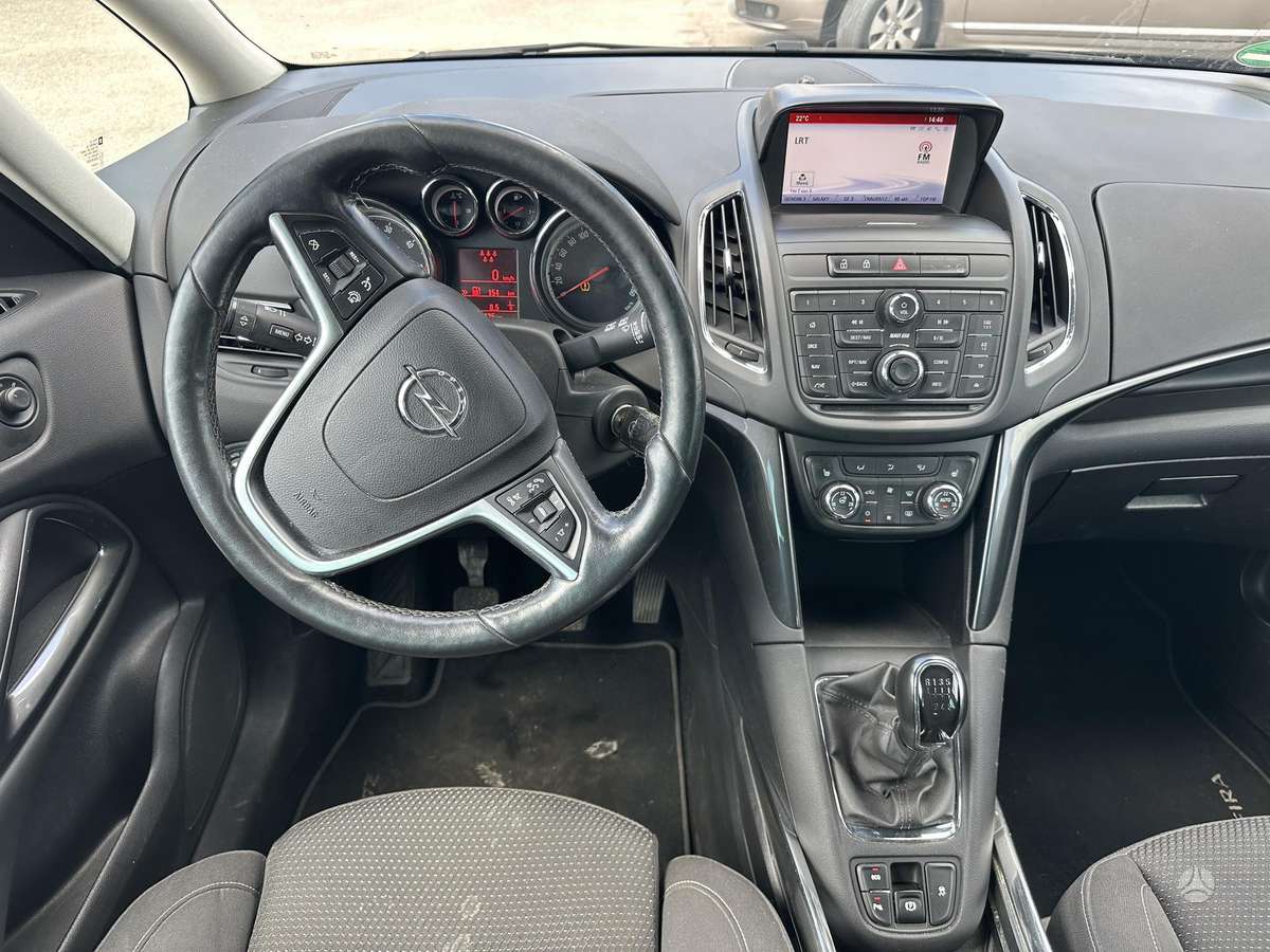 Opel Zafira 2015 — photo 14