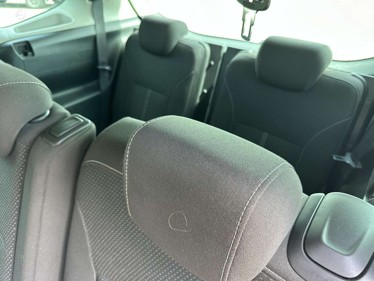 Opel Zafira 2015 — photo 15