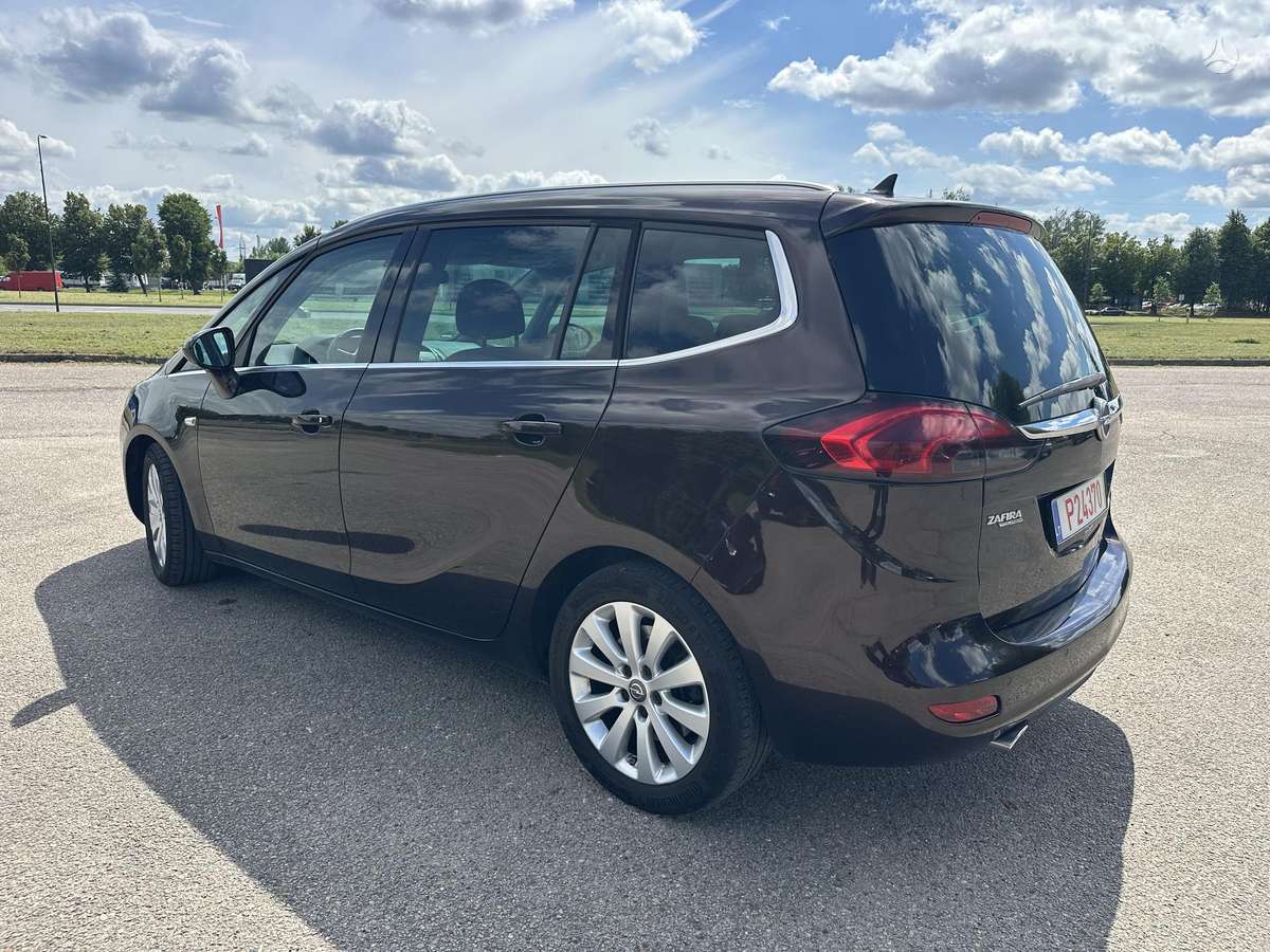 Opel Zafira 2015 — interior