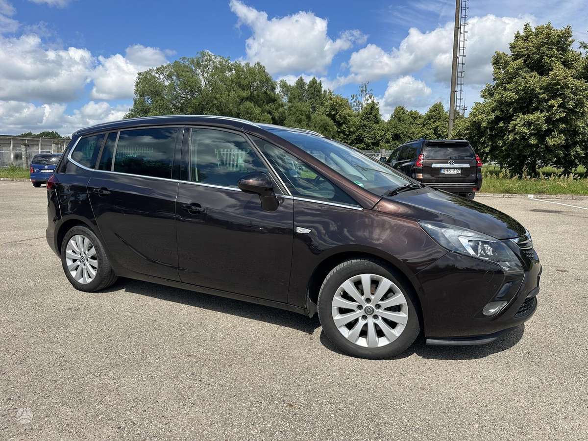 Opel Zafira 2015 — engine 2000 cm³, 170 HP (125kW)