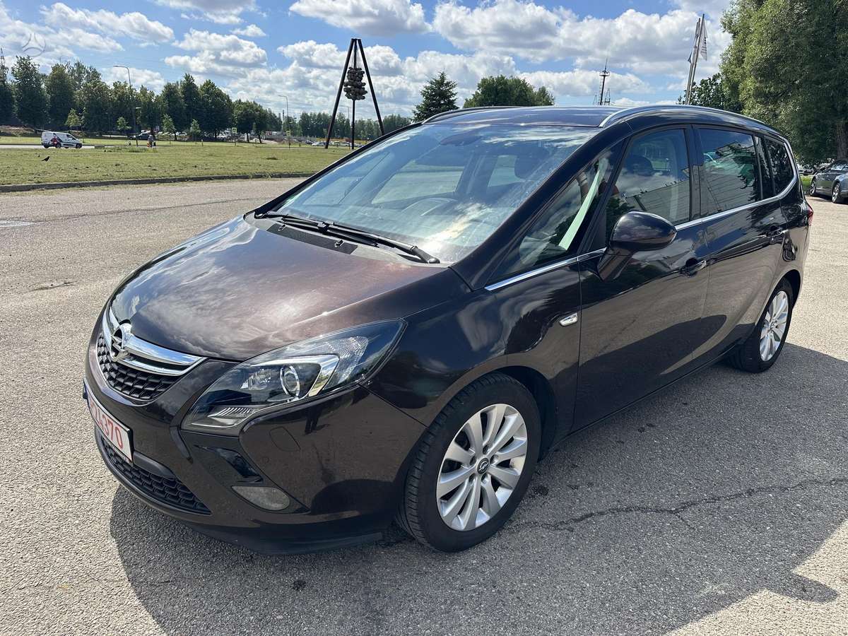 Opel Zafira 2015 — photo 8