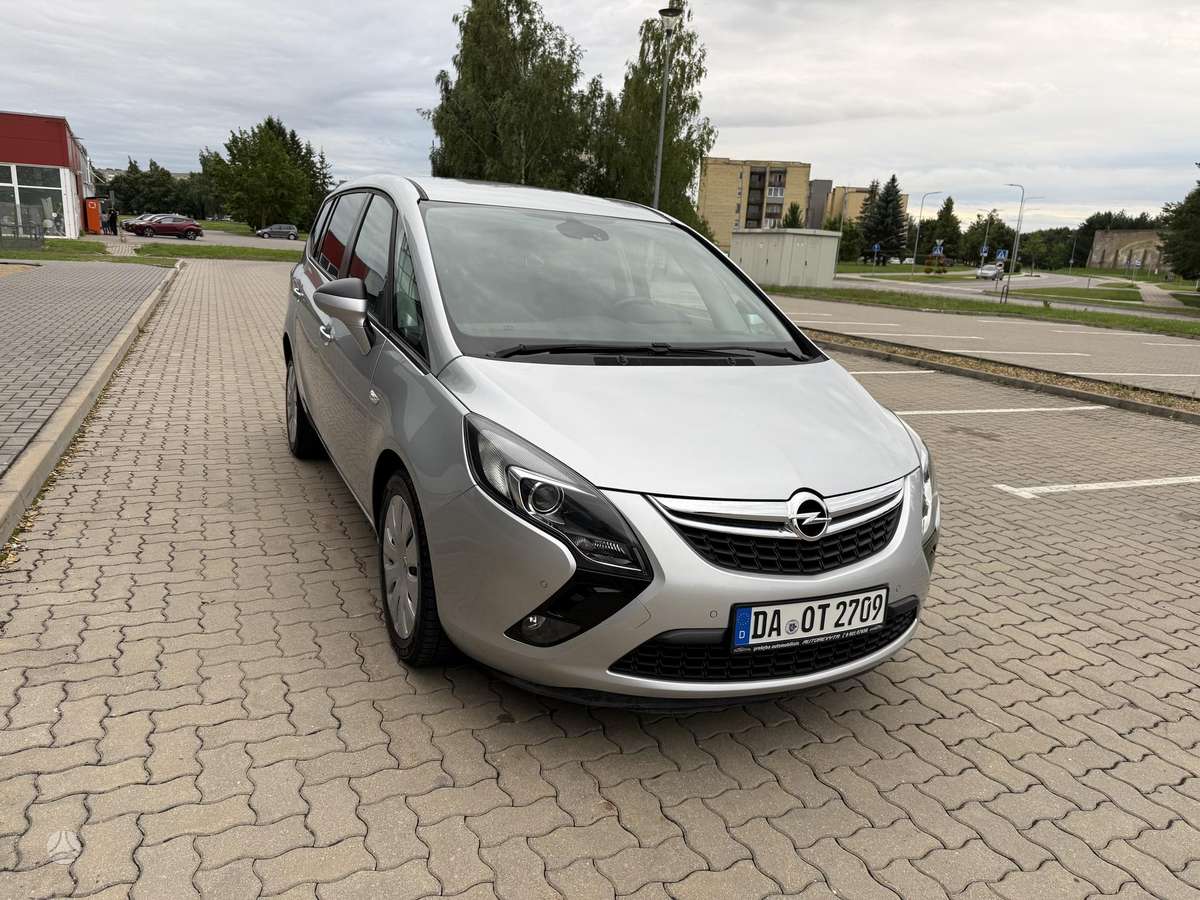 Opel Zafira 2015 — фото 11