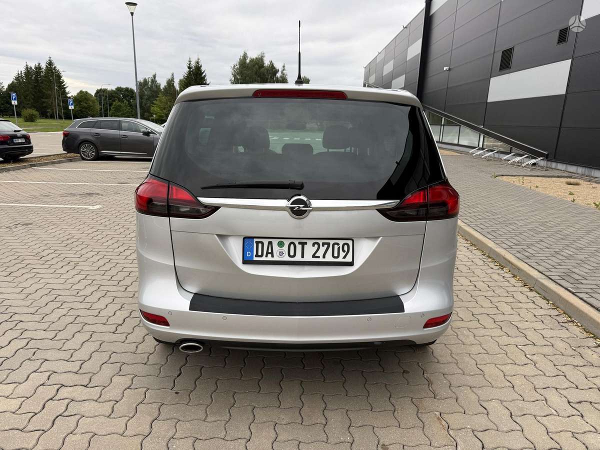 Opel Zafira 2015 — фото 12