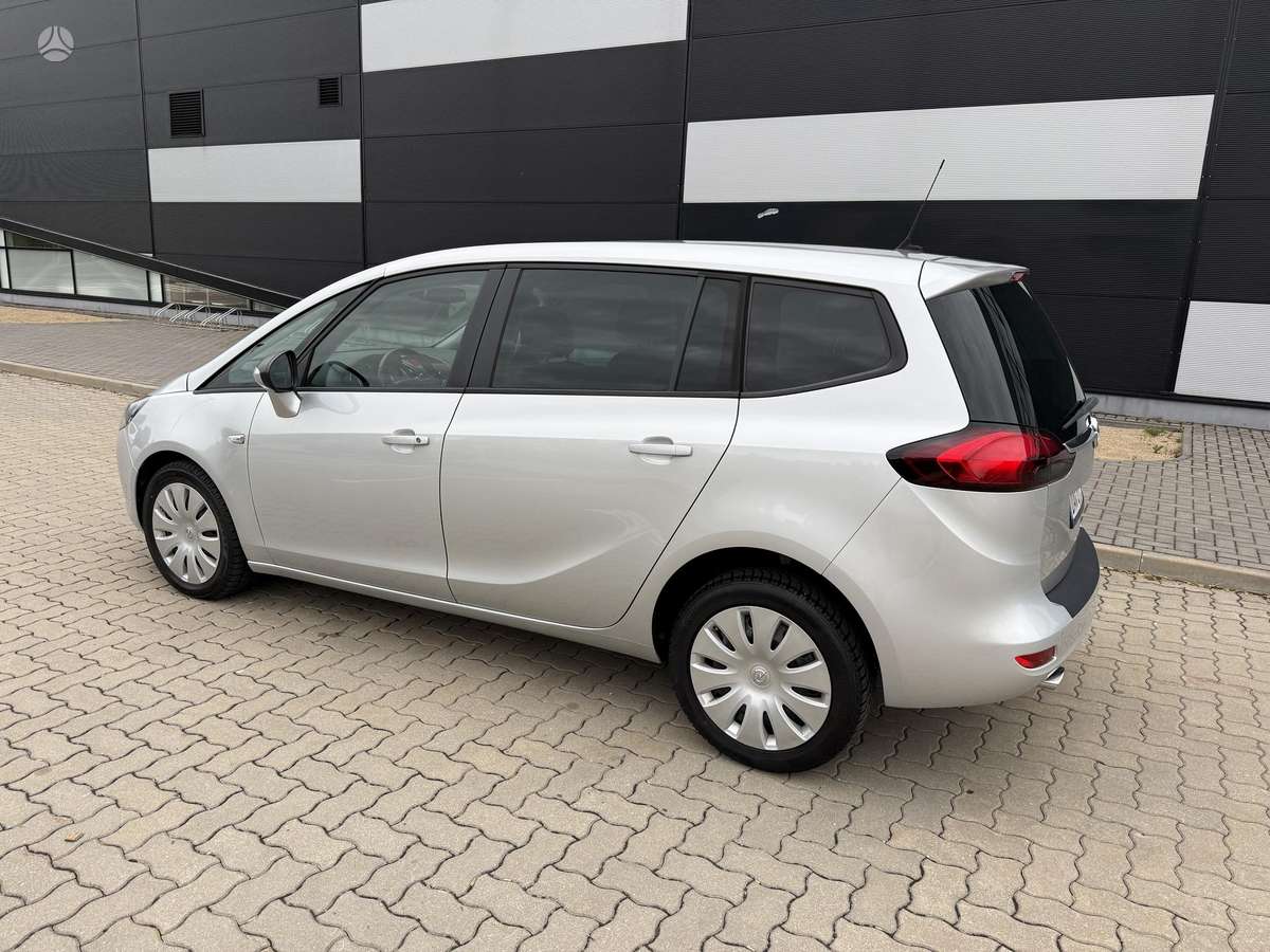 Opel Zafira 2015 — фото 13
