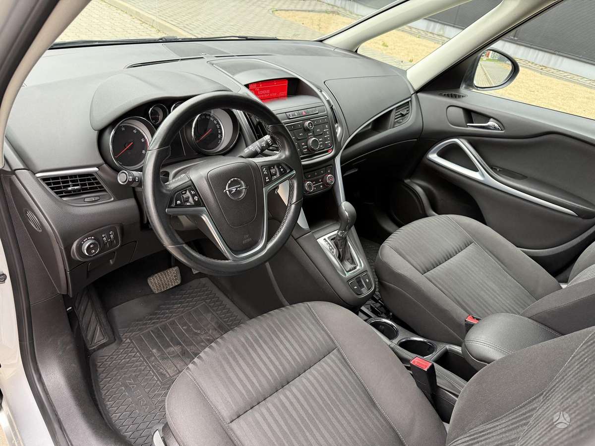 Opel Zafira 2015 — фото 15