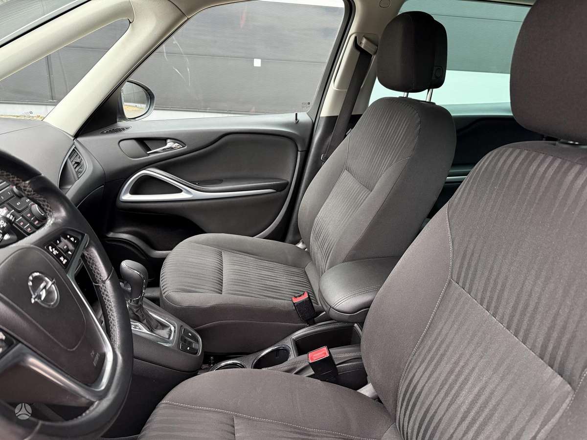Opel Zafira 2015 — фото 16
