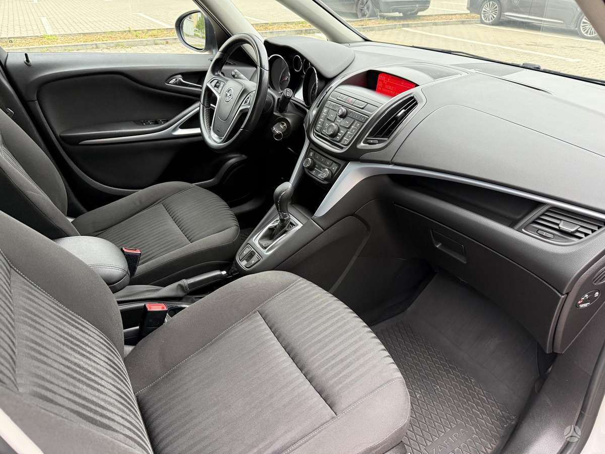 Opel Zafira 2015 — фото 18