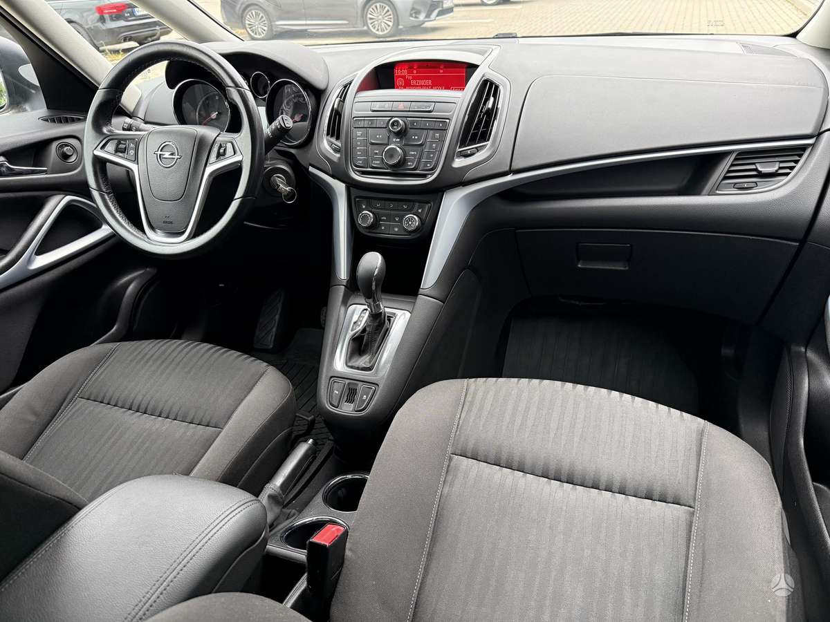 Opel Zafira 2015 — фото 19