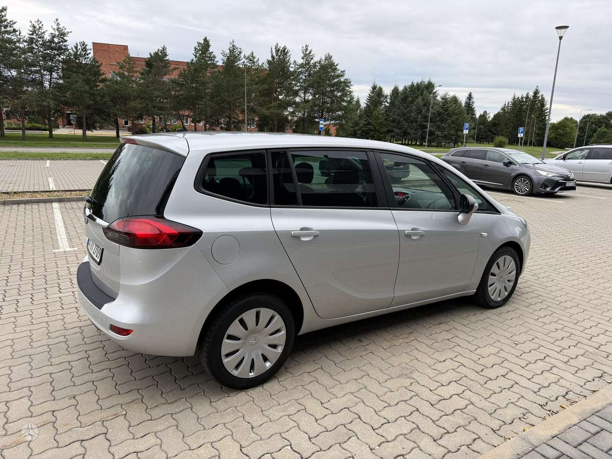 Opel Zafira 2015 — фото 5