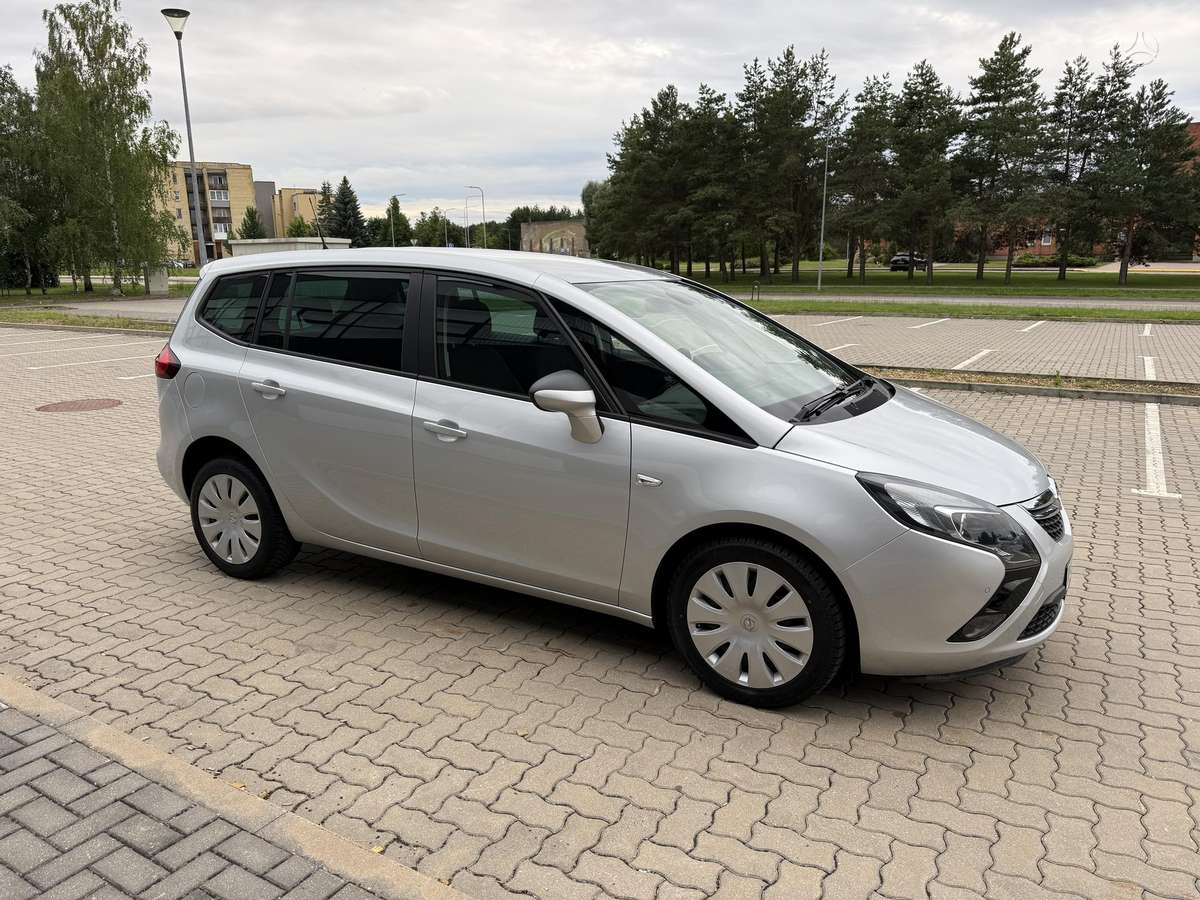 Opel Zafira 2015 — фото 7