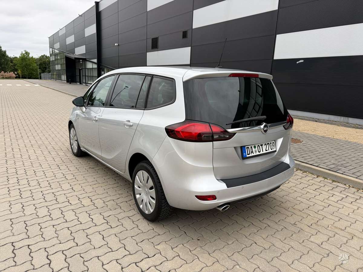 Opel Zafira 2015 — фото 9