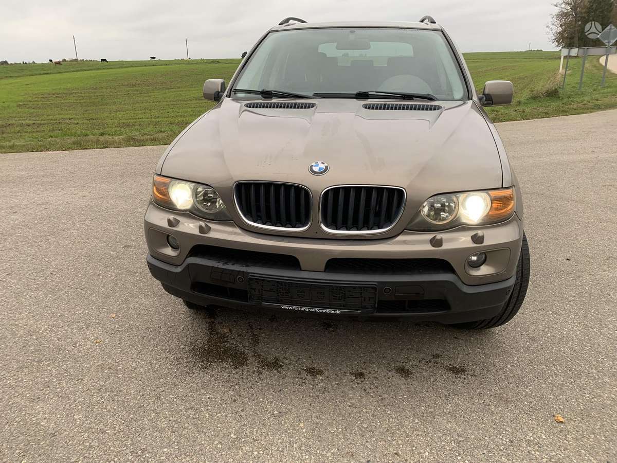 BMW X5 2004 — салон