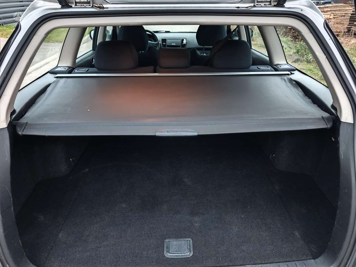 Subaru Legacy 2005 — photo 11