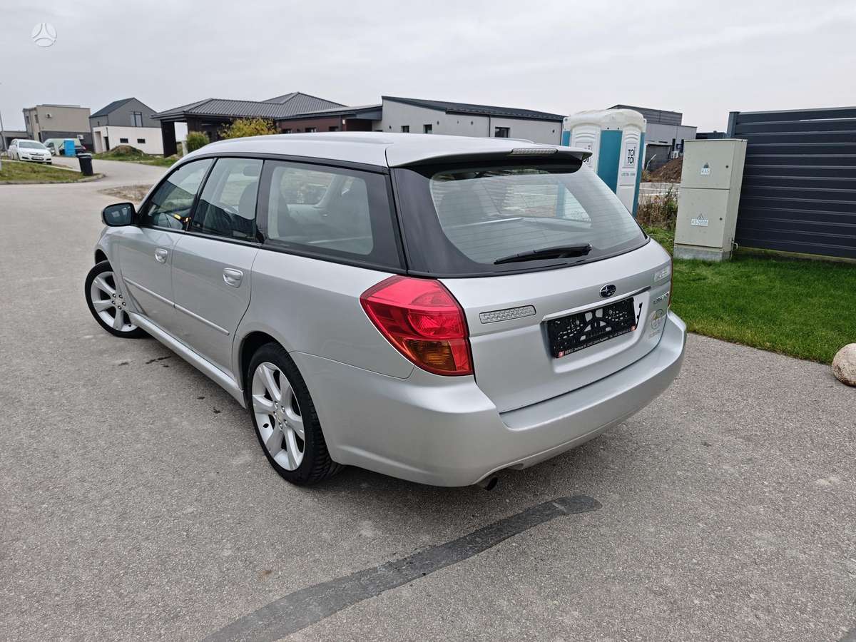 Subaru Legacy 2005 — engine 1994 cm³, 137 HP (101kW)