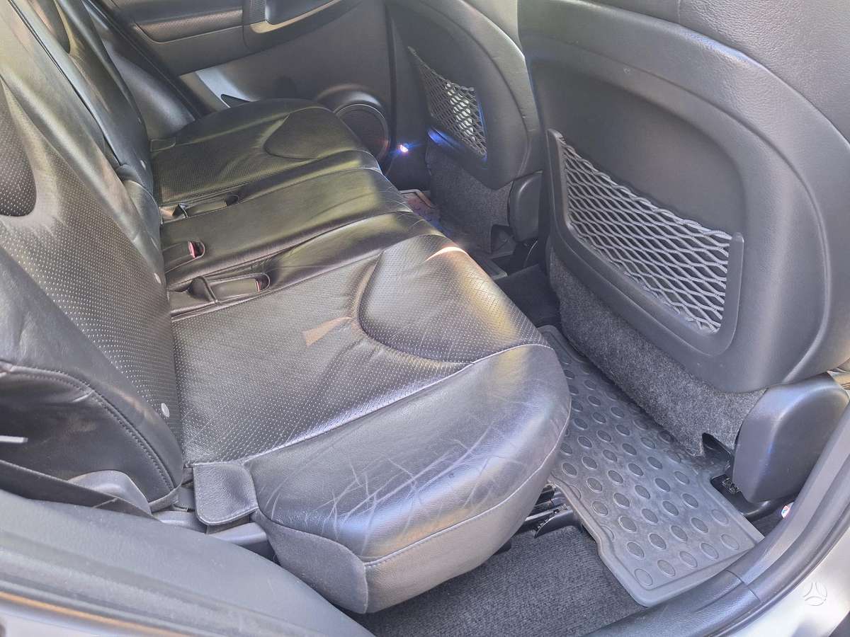 Toyota RAV4 2011 — photo 10