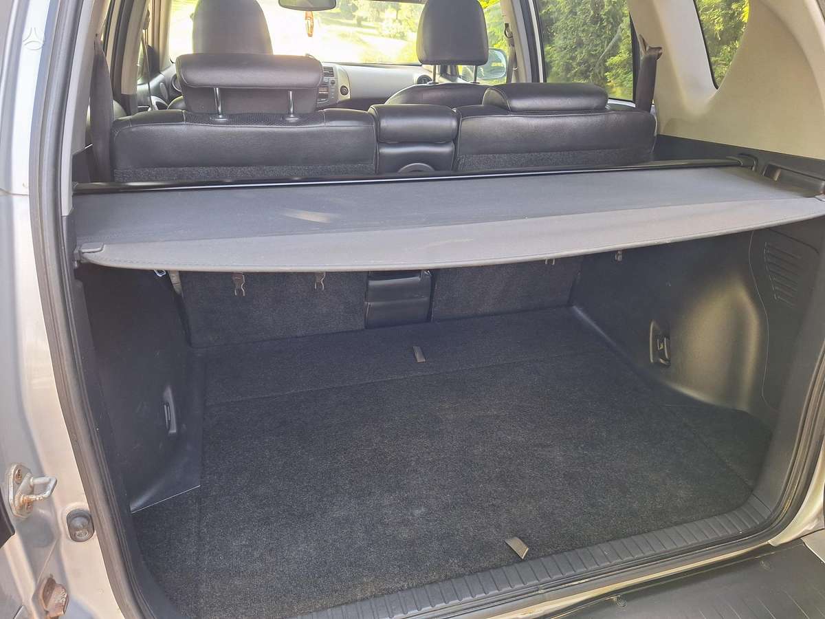 Toyota RAV4 2011 — photo 7