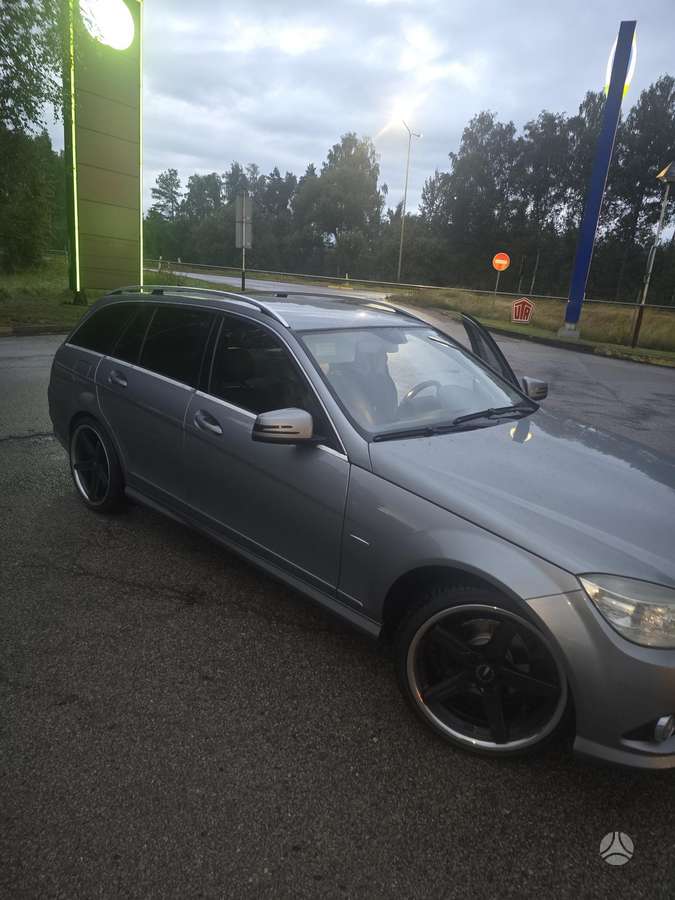 Mercedes-Benz C200, 2010