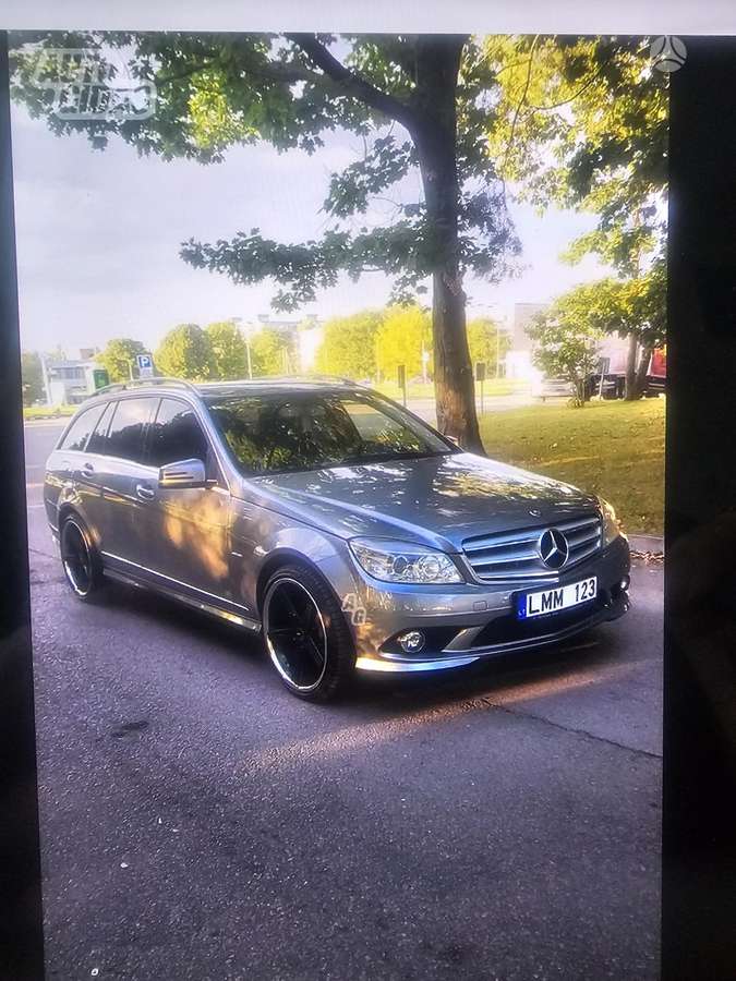 Mercedes-Benz C200 2010 — салон