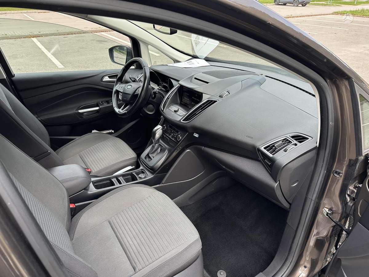 Ford Grand 2015 — photo 11