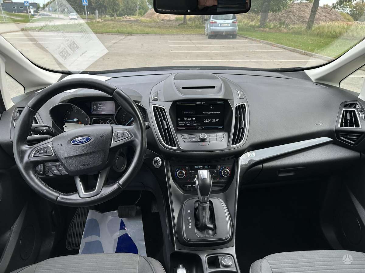 Ford Grand 2015 — photo 9