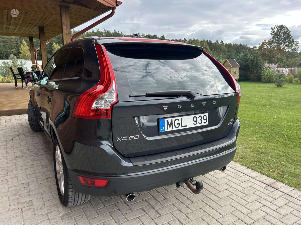 Volvo XC60 2009 — салон