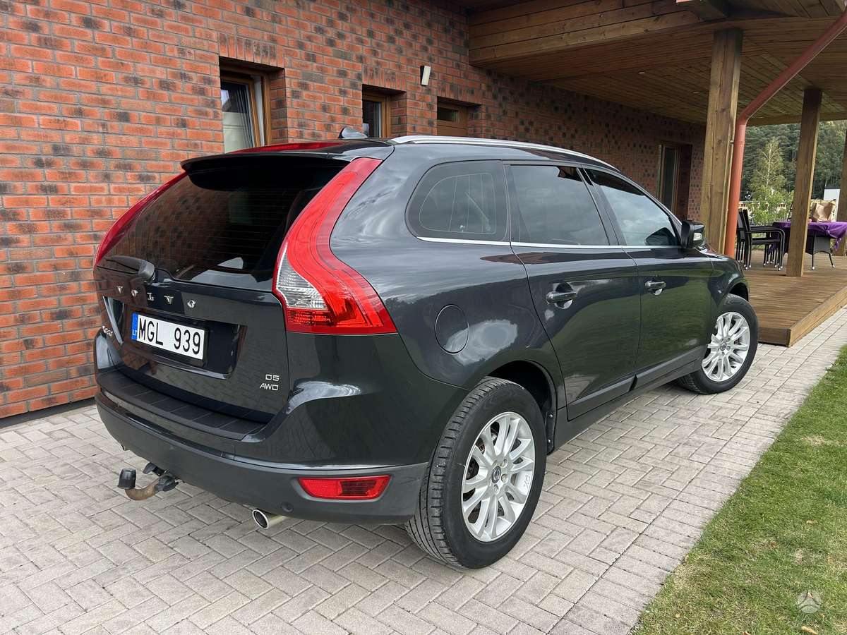 Volvo XC60 2009 — двигун 2400 cm³, 205 HP (151kW)