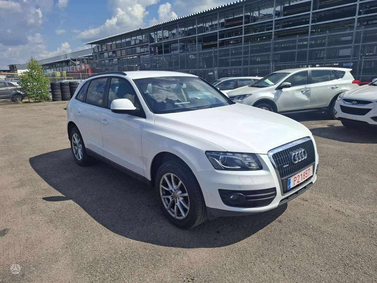 Audi Q5 2010 — салон